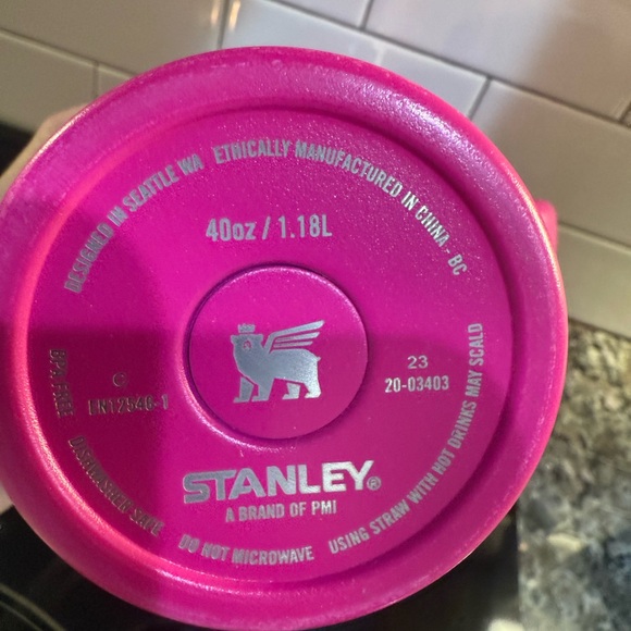 Stanley Fuchsia Tumbler with Handle 40 oz - Picture 3 of 4